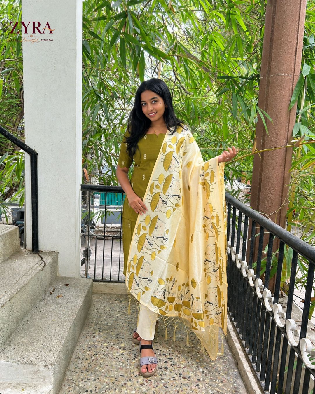 Riva Mehandi Gold